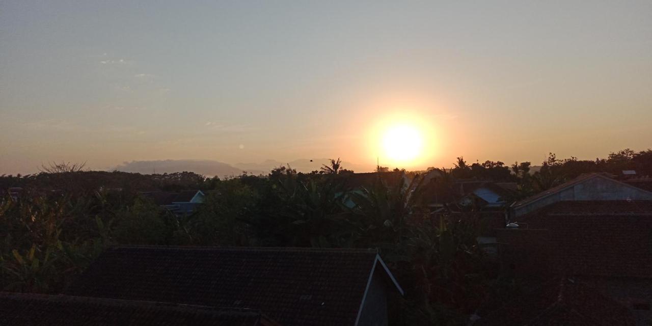Cheap Inn Banyuwangi Баньюванги Экстерьер фото