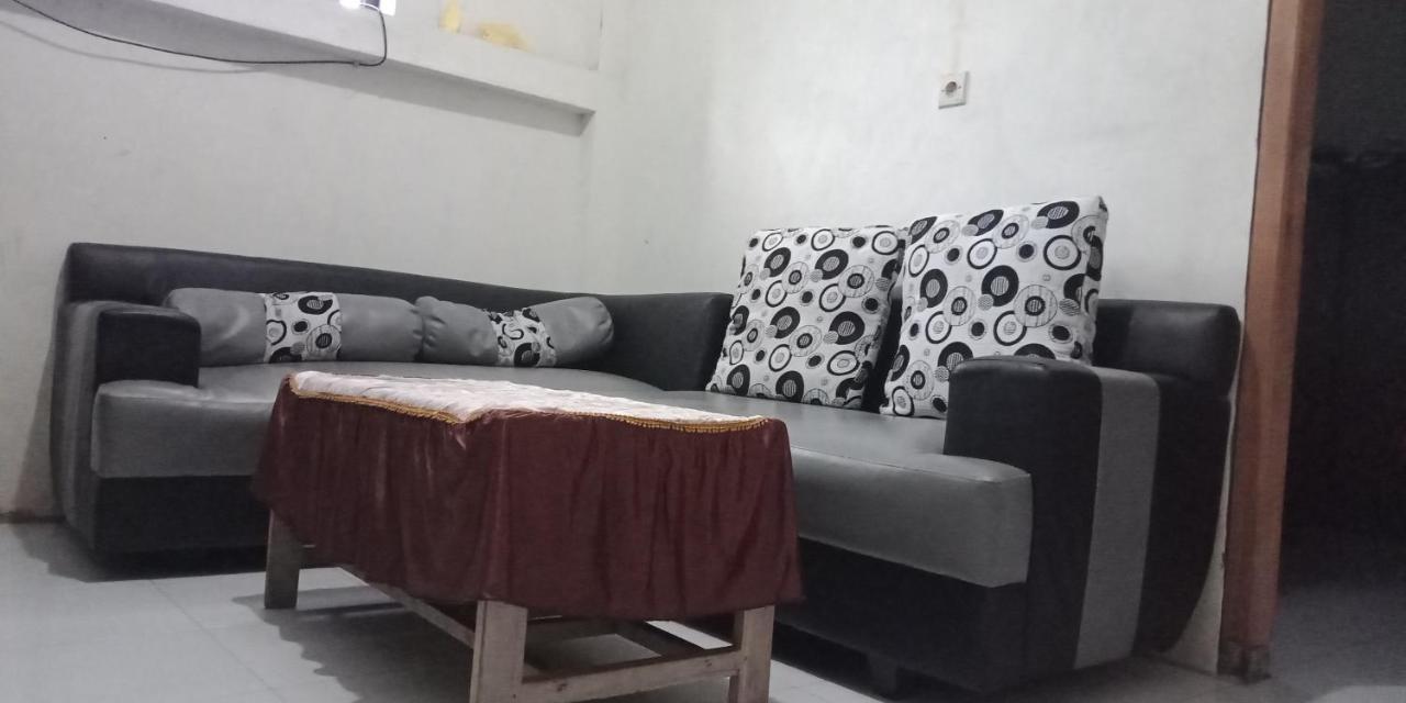 Cheap Inn Banyuwangi Баньюванги Экстерьер фото