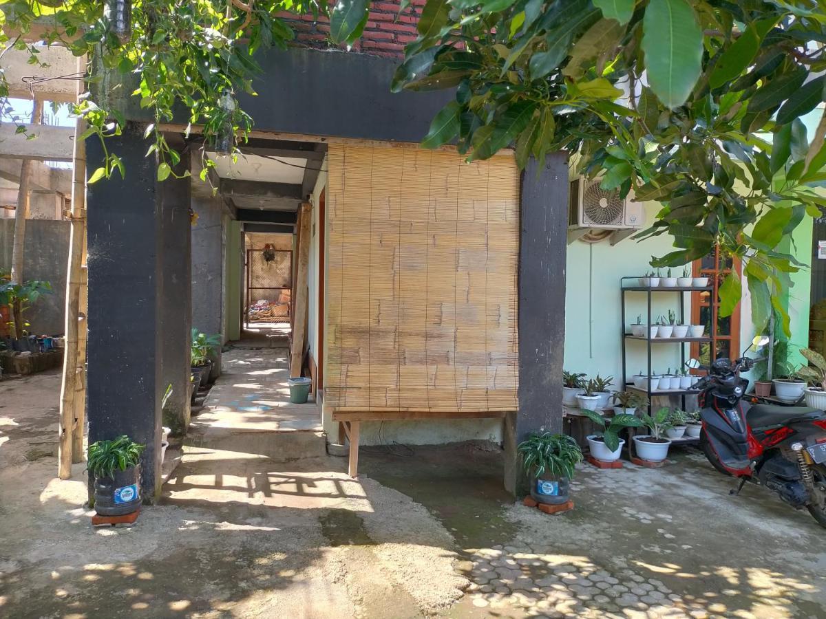 Cheap Inn Banyuwangi Баньюванги Экстерьер фото