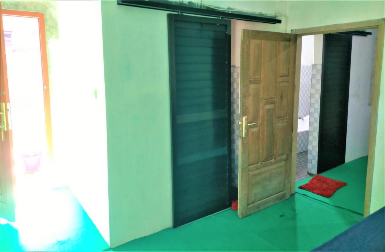 Cheap Inn Banyuwangi Баньюванги Экстерьер фото