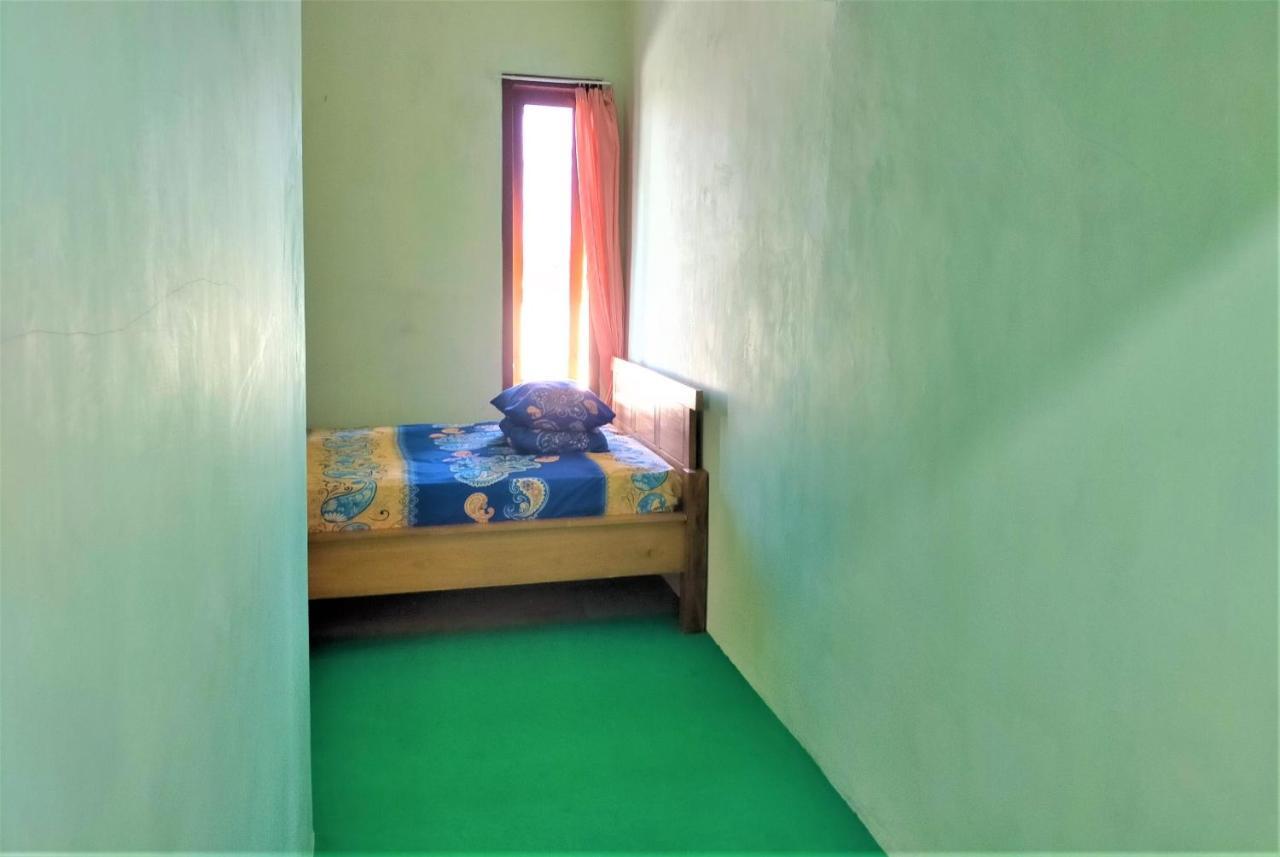 Cheap Inn Banyuwangi Баньюванги Экстерьер фото