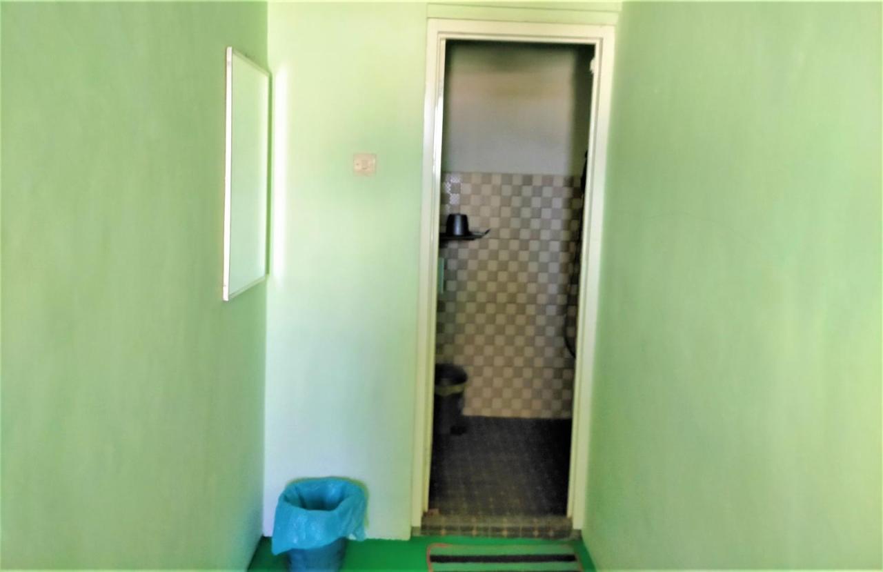Cheap Inn Banyuwangi Баньюванги Экстерьер фото