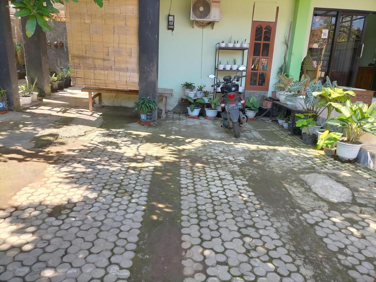 Cheap Inn Banyuwangi Баньюванги Экстерьер фото