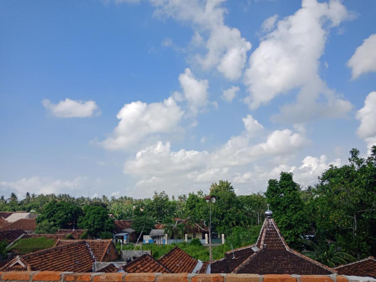 Cheap Inn Banyuwangi Баньюванги Экстерьер фото